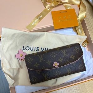 💯Authentic LouisVuittion Emilie wallet.